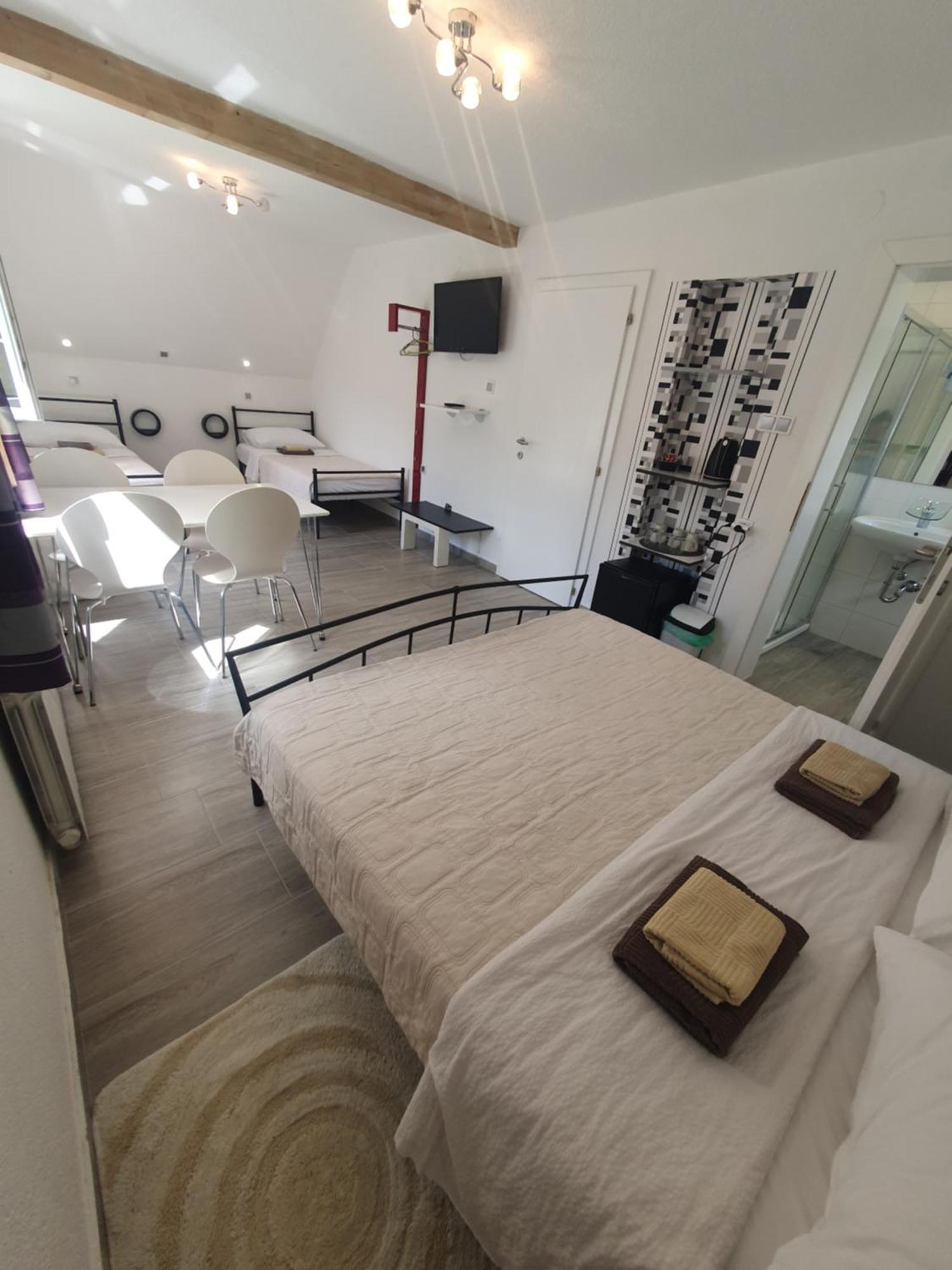 Guesthouse Nikola Plitvicka Jezera Phòng bức ảnh